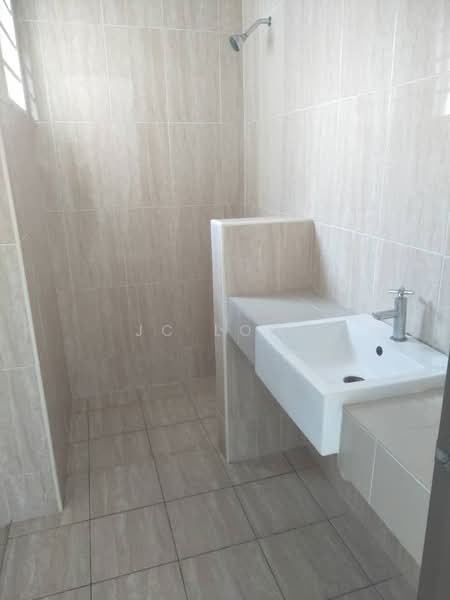 Rumah Teres 2 Tingkat untuk Dijual di Kota Emerald (Rawang) - JC Looi - Bathroom - PropertyGuru.com.my