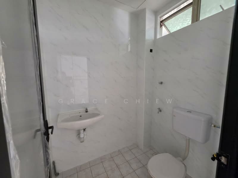 2-storey Terraced House for Sale in Taman Mount Austin (Tebrau) - Grace Chiew - Bathroom - PropertyGuru.com.my