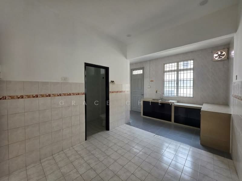 2-storey Terraced House for Sale in Taman Mount Austin (Tebrau) - Grace Chiew - Kitchen - PropertyGuru.com.my