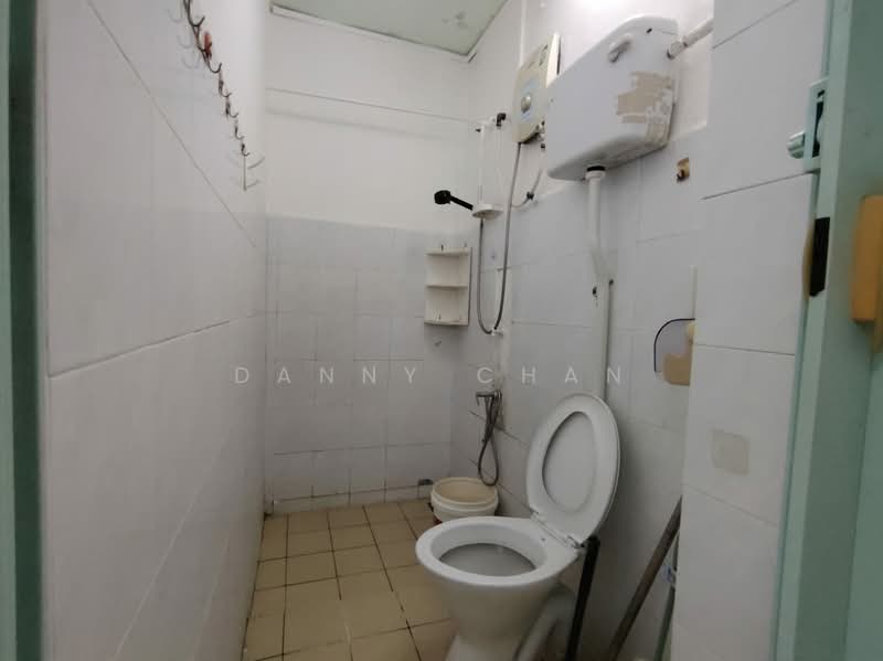 2-storey Terraced House for Sale in Sri Petaling (Kuala Lumpur) - Danny Chan - Bathroom - PropertyGuru.com.my