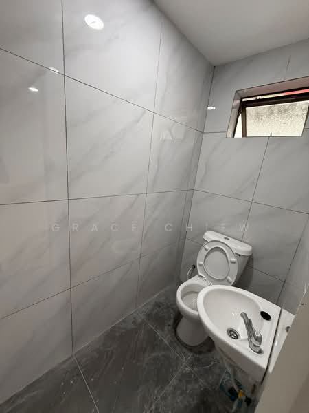 2-storey Terraced House for Sale in Taman Johor Jaya (Johor Bahru) - Grace Chiew - Bathroom - PropertyGuru.com.my