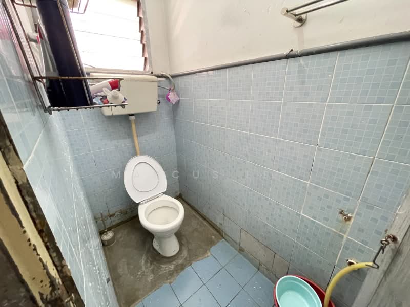 Rumah Berkembar untuk Dijual di Taman Selayang Mutiara (Selayang) - Marcus Lee - Bathroom - PropertyGuru.com.my