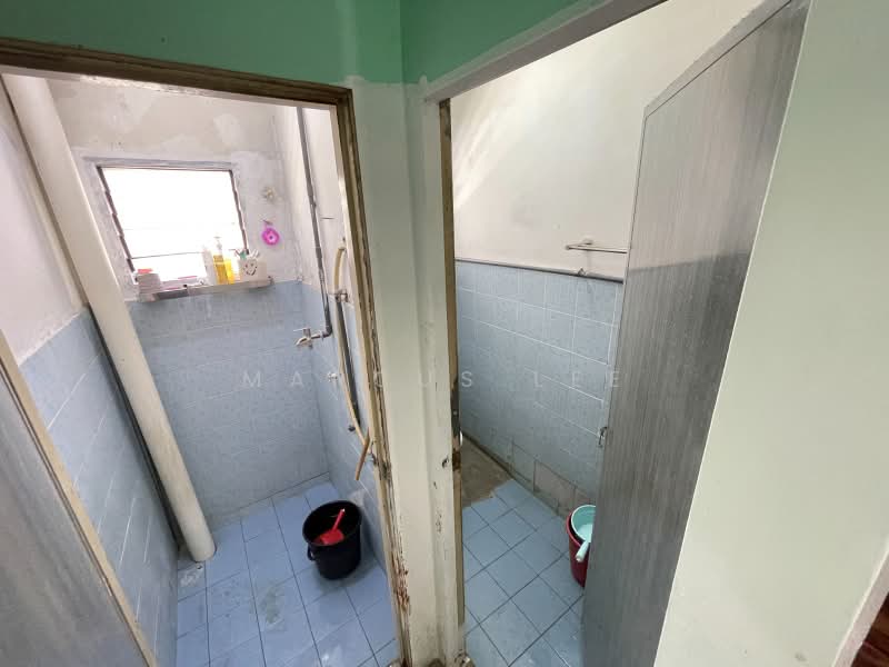 Rumah Berkembar untuk Dijual di Taman Selayang Mutiara (Selayang) - Marcus Lee - Bathroom - PropertyGuru.com.my