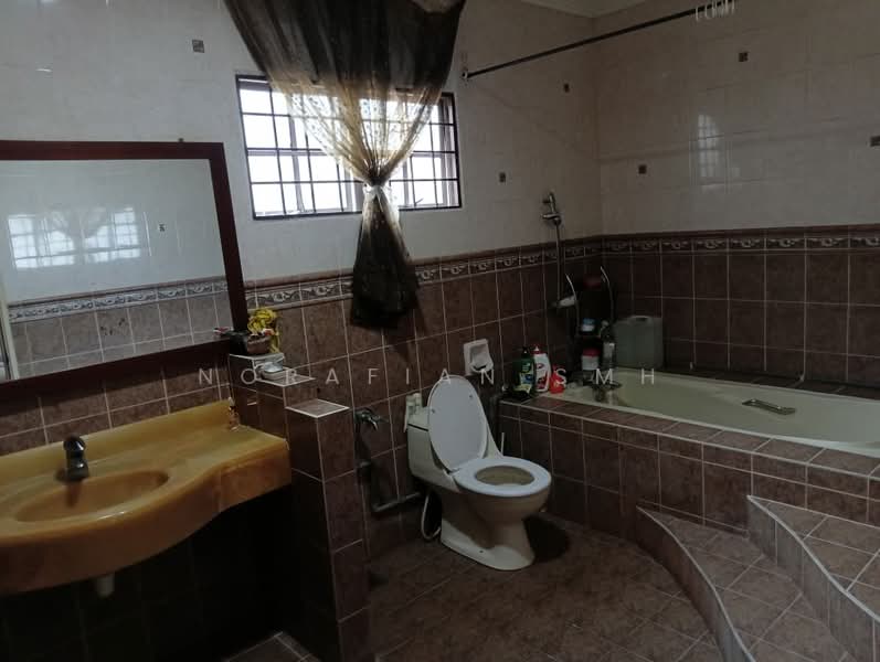 Bungalow for Sale in Bandar Country Homes (Rawang) - Norafian SMH - Bathroom - PropertyGuru.com.my