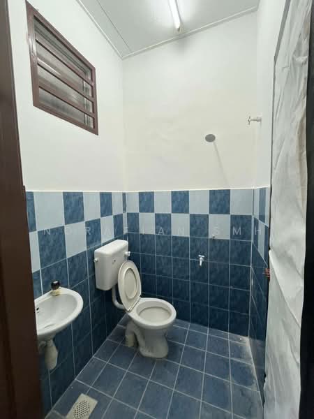 Rumah Teres 1 Tingkat untuk Dijual di Taman Nusari Bayu (Bandar Sri Sendayan) - Norafian SMH - Bathroom - PropertyGuru.com.my
