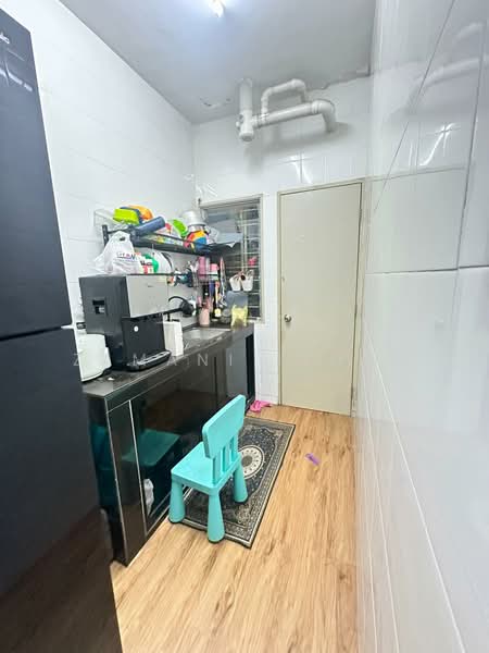 Apartment for Sale at Pangsapuri Akasia (Bandar Botanic) - Zamani Ishak - Kitchen - PropertyGuru.com.my