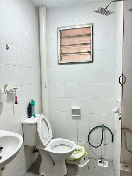 Apartment for Sale at Pangsapuri Akasia (Bandar Botanic) - Zamani Ishak - Bathroom - PropertyGuru.com.my