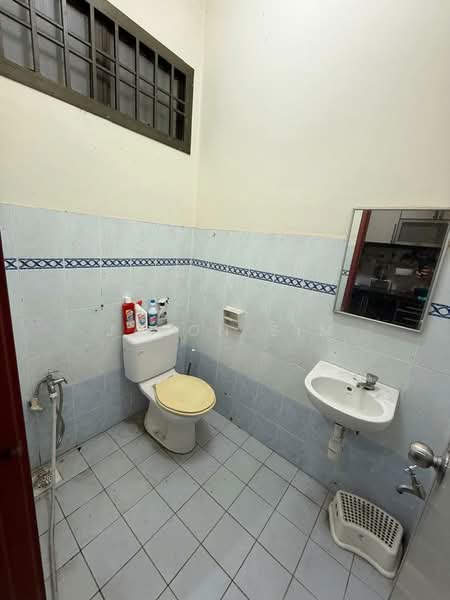 Rumah Teres 2 Tingkat untuk Dijual di Taman Mutiara Rini (Skudai) - Jason Sim - Bathroom - PropertyGuru.com.my