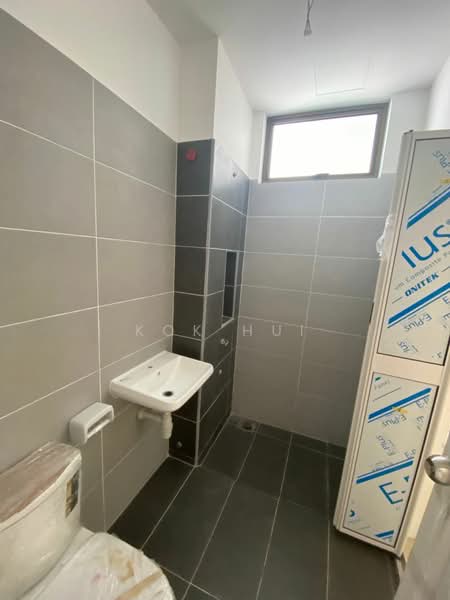 Rumah Teres 2 Tingkat untuk Dijual di Taman Mutiara Rini (Skudai) - Kok Hui - Bathroom - PropertyGuru.com.my