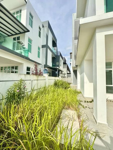 Cluster House for Sale in Mutiara Rini (Skudai) - Jovia Thoh - Exterior - PropertyGuru.com.my