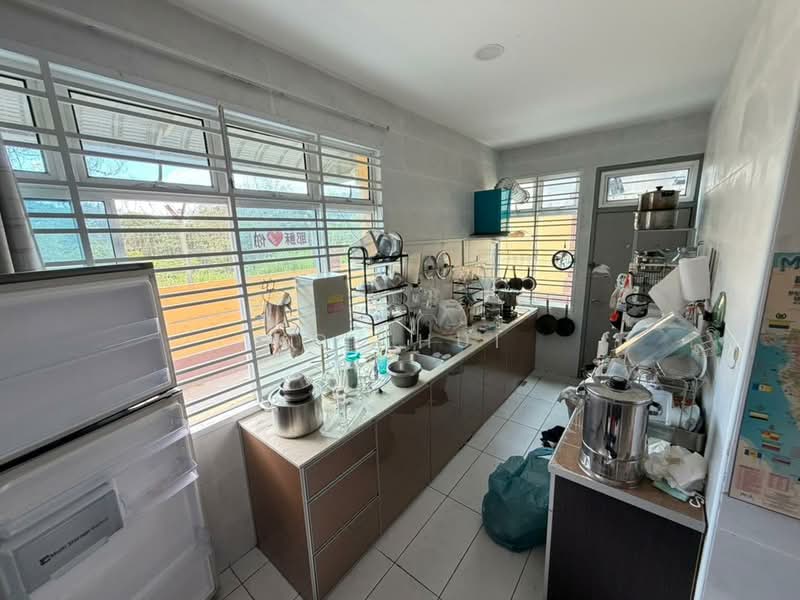 Semi-Detached House for Sale in Taman Puteri Wangsa (Ulu Tiram) - Kok Hui - Kitchen - PropertyGuru.com.my