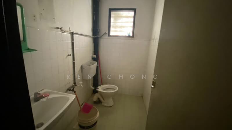 Rumah Teres 1.5 Tingkat untuk Dijual di Bukit Rahman Putra (Sungai Buloh) - Ken Chong - Bathroom - PropertyGuru.com.my