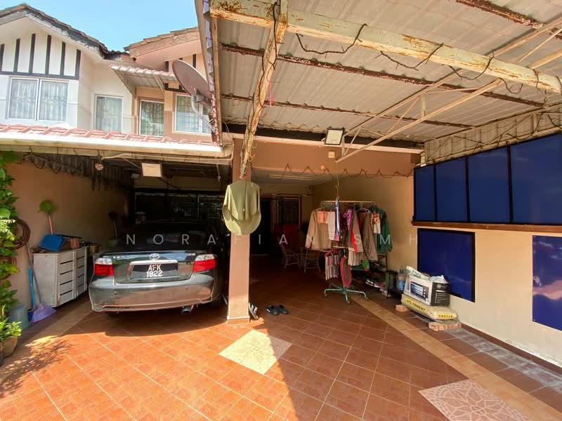 Rumah Teres 2 Tingkat untuk Dijual di Taman Pinggiran Senawang (Sungai Gadut) - Norafian SMH - Car Park - PropertyGuru.com.my