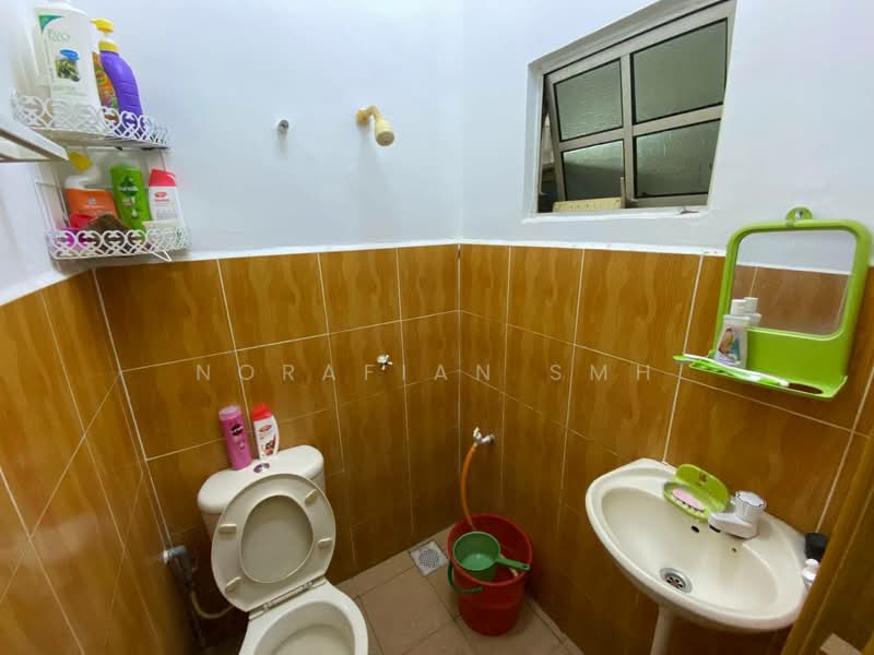 Rumah Teres 2 Tingkat untuk Dijual di Taman Pinggiran Senawang (Sungai Gadut) - Norafian SMH - Bathroom - PropertyGuru.com.my