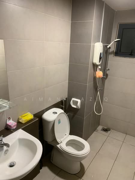 Servis Apartment untuk Disewa di Suria Residence - Aiman Haziq - Bathroom - PropertyGuru.com.my