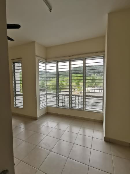 Rumah Berkembar untuk Dijual di Bandar Seri Coalfields (Sungai Buloh) - JK Leong - Living Room - PropertyGuru.com.my