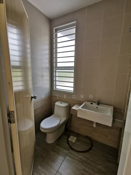 Rumah Berkembar untuk Dijual di Bandar Seri Coalfields (Sungai Buloh) - JK Leong - Bathroom - PropertyGuru.com.my