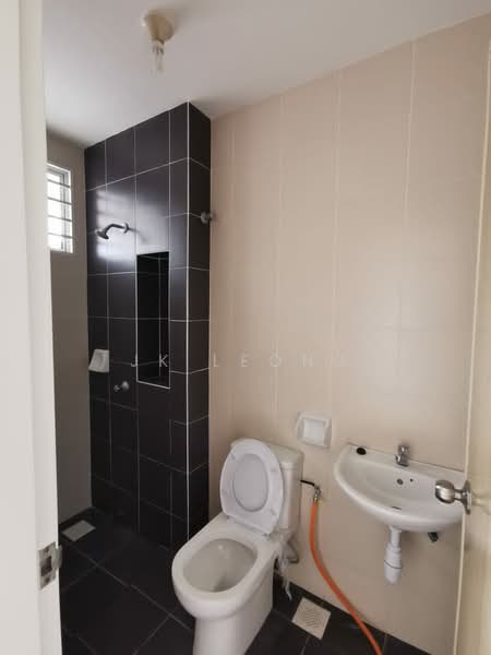 Rumah Berkembar untuk Dijual di Bandar Seri Coalfields (Sungai Buloh) - JK Leong - Bathroom - PropertyGuru.com.my