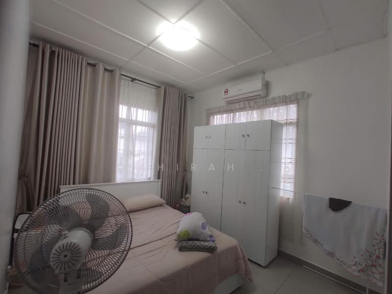 Semi-Detached House for Sale in Bandar Seri Putra (Bangi) - Mahirah . - Bedroom - PropertyGuru.com.my