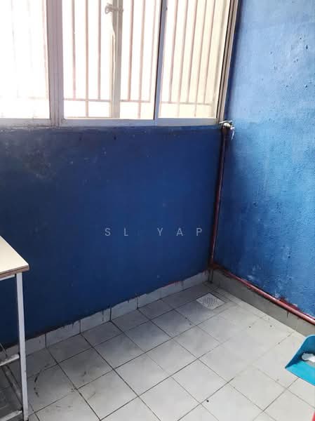 Pangsapuri untuk Disewa di Arena Green - SL Yap - Balcony - PropertyGuru.com.my