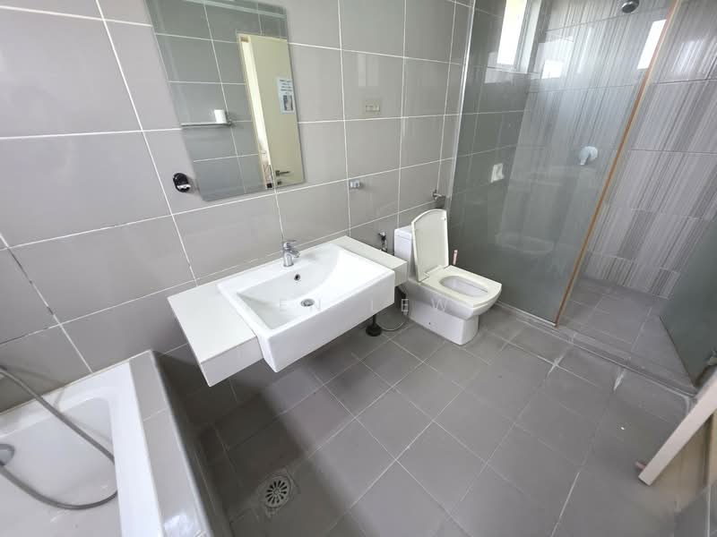 Rumah Teres 4 Tingkat untuk Disewa di Taman Bukit Cheras (Cheras) - Ken Lew - Bathroom - PropertyGuru.com.my
