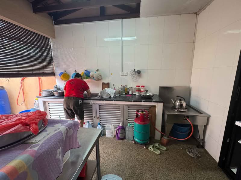 Semi-Detached House for Sale in Taman Yarl (Jalan Klang Lama (Old Klang Road)) - Paul Lee - Kitchen - PropertyGuru.com.my