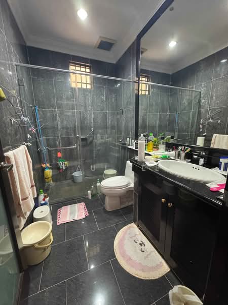 Semi-Detached House for Sale in Taman Yarl (Jalan Klang Lama (Old Klang Road)) - Paul Lee - Bathroom - PropertyGuru.com.my