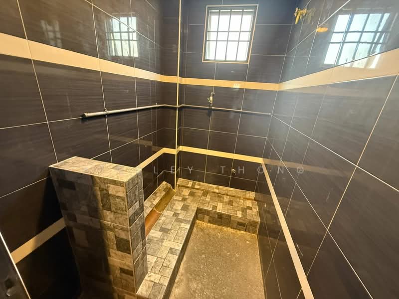 Commercial Bungalow for Rent in Gunung Rapat (Ipoh) - Ainsley Thong - Bathroom - PropertyGuru.com.my