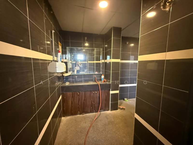 Commercial Bungalow for Rent in Gunung Rapat (Ipoh) - Ainsley Thong - Bathroom - PropertyGuru.com.my
