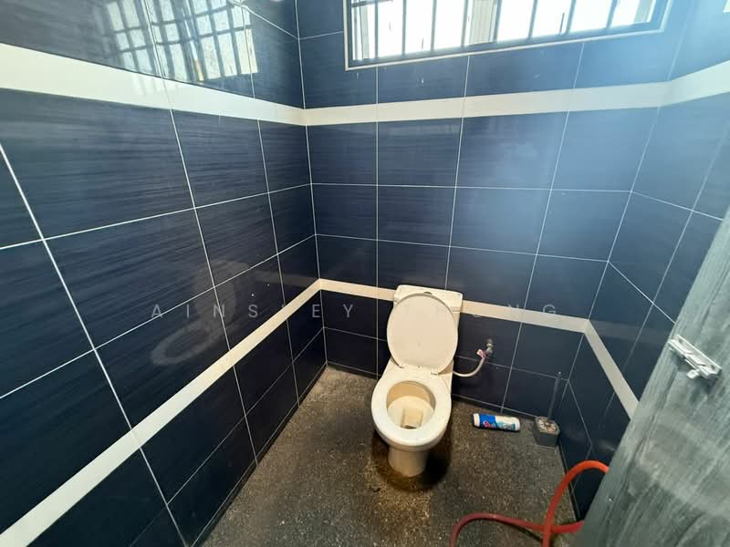 Commercial Bungalow for Rent in Gunung Rapat (Ipoh) - Ainsley Thong - Bathroom - PropertyGuru.com.my