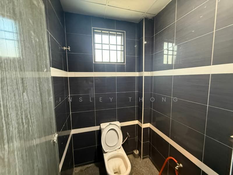 Commercial Bungalow for Rent in Gunung Rapat (Ipoh) - Ainsley Thong - Bathroom - PropertyGuru.com.my