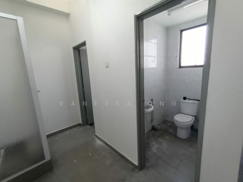 Factory for Rent in Taman Perindustrian Kip (Kepong) - Vanessa Ong - Bathroom - PropertyGuru.com.my