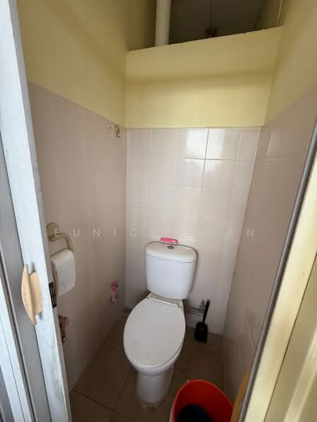 Rumah Flat untuk Disewa di Pandan Ria (Block C) - Eunice Chan - Bathroom - PropertyGuru.com.my