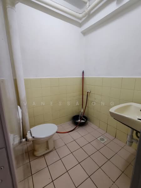 Pangsapuri untuk Disewa di Taman Tun Teja - Vanessa Ong - Bathroom - PropertyGuru.com.my