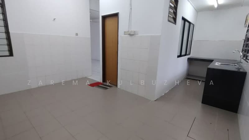 Rumah Teres 1 Tingkat untuk Dijual di Bandar Baru Bukit Beruntung (Serendah) - Zarema Kulbuzheva - Kitchen - PropertyGuru.com.my