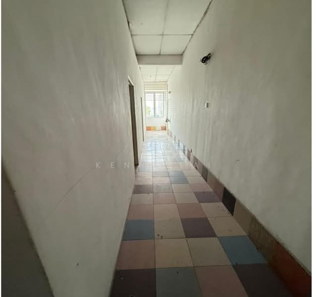 Shop for Rent in Bandar Seri Putra (Bangi) - Kenny Lai - Corridor - PropertyGuru.com.my