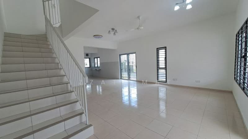 Rumah Teres untuk Disewa di Sepang (Selangor) - Izzati Mat - Living Room - PropertyGuru.com.my