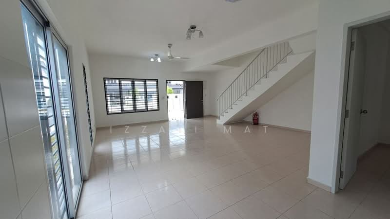 Rumah Teres untuk Disewa di Sepang (Selangor) - Izzati Mat - Living Room - PropertyGuru.com.my