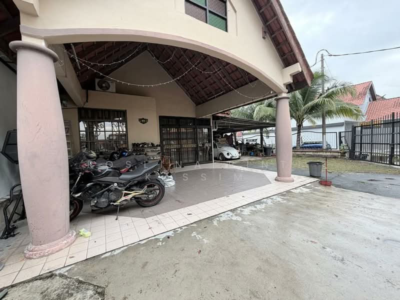 1.5-storey Terraced House for Sale in Taman Pelangi Indah (Ulu Tiram) - Roslina Binti Kassim - Exterior - PropertyGuru.com.my