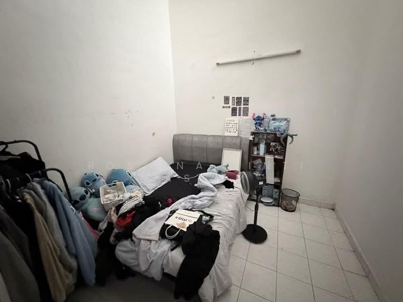 1.5-storey Terraced House for Sale in Taman Pelangi Indah (Ulu Tiram) - Roslina Binti Kassim - Bedroom - PropertyGuru.com.my