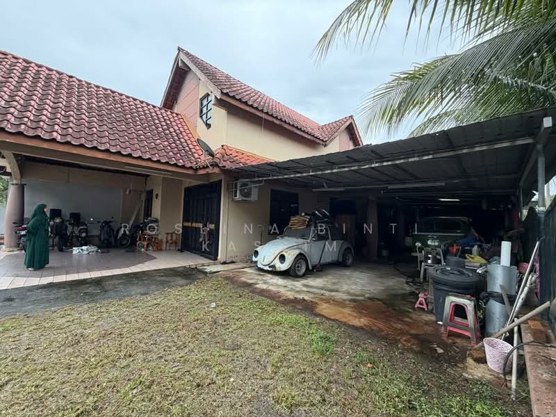 1.5-storey Terraced House for Sale in Taman Pelangi Indah (Ulu Tiram) - Roslina Binti Kassim - Exterior - PropertyGuru.com.my
