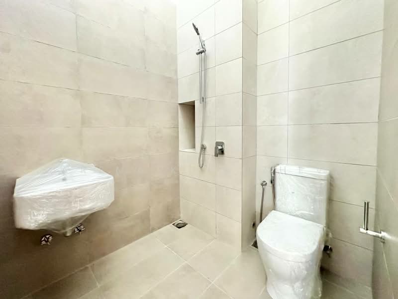 Semi-Detached House for Sale in Telok Panglima Garang (Selangor) - Zarema Kulbuzheva - Bathroom - PropertyGuru.com.my