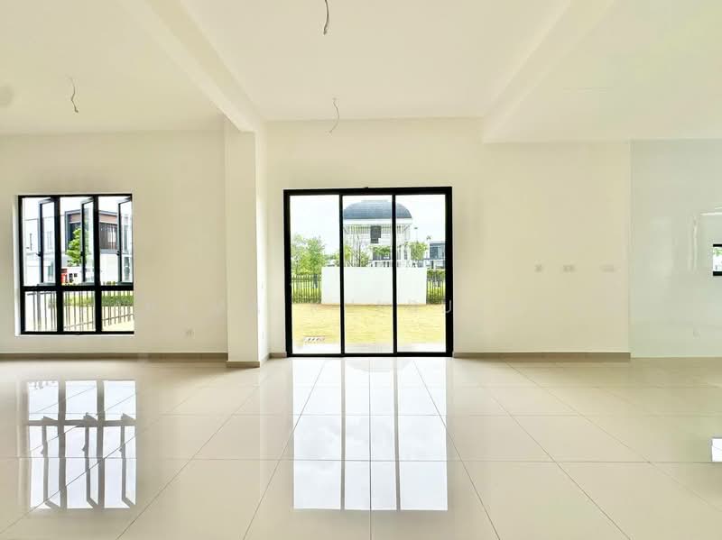 Semi-Detached House for Sale in Telok Panglima Garang (Selangor) - Zarema Kulbuzheva - Living Room - PropertyGuru.com.my
