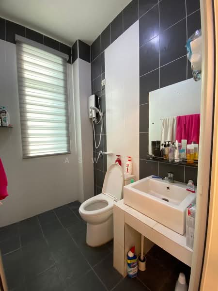 Rumah Banglo untuk Dijual di Taman Rupawan (Kepala Batas) - Aswad . - Bathroom - PropertyGuru.com.my