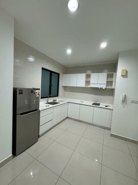 Servis Apartment untuk Dijual di Hedgeford 10 Residences - Steffi Chan - Kitchen - PropertyGuru.com.my