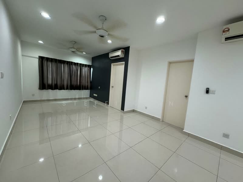 Servis Apartment untuk Dijual di Hedgeford 10 Residences - Steffi Chan - Living Room - PropertyGuru.com.my