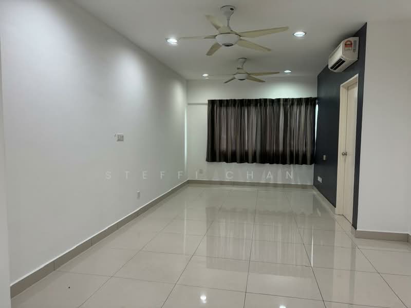 Servis Apartment untuk Dijual di Hedgeford 10 Residences - Steffi Chan - Living Room - PropertyGuru.com.my