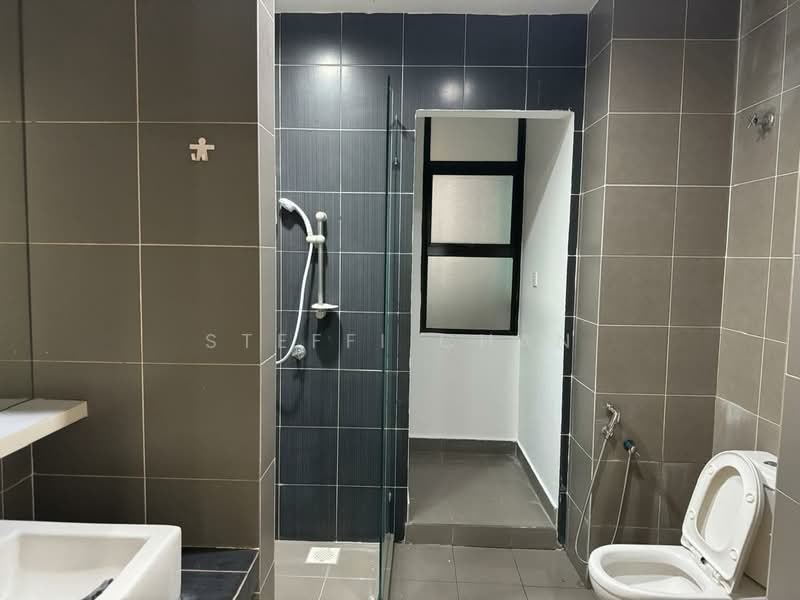 Servis Apartment untuk Dijual di Hedgeford 10 Residences - Steffi Chan - Bathroom - PropertyGuru.com.my