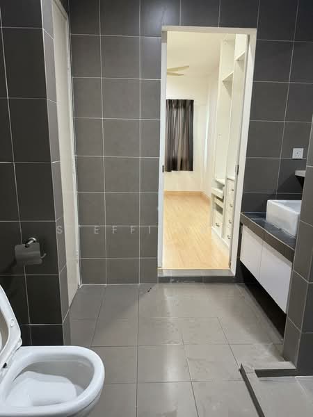 Servis Apartment untuk Dijual di Hedgeford 10 Residences - Steffi Chan - Bathroom - PropertyGuru.com.my