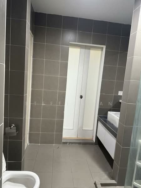 Servis Apartment untuk Dijual di Hedgeford 10 Residences - Steffi Chan - Bathroom - PropertyGuru.com.my